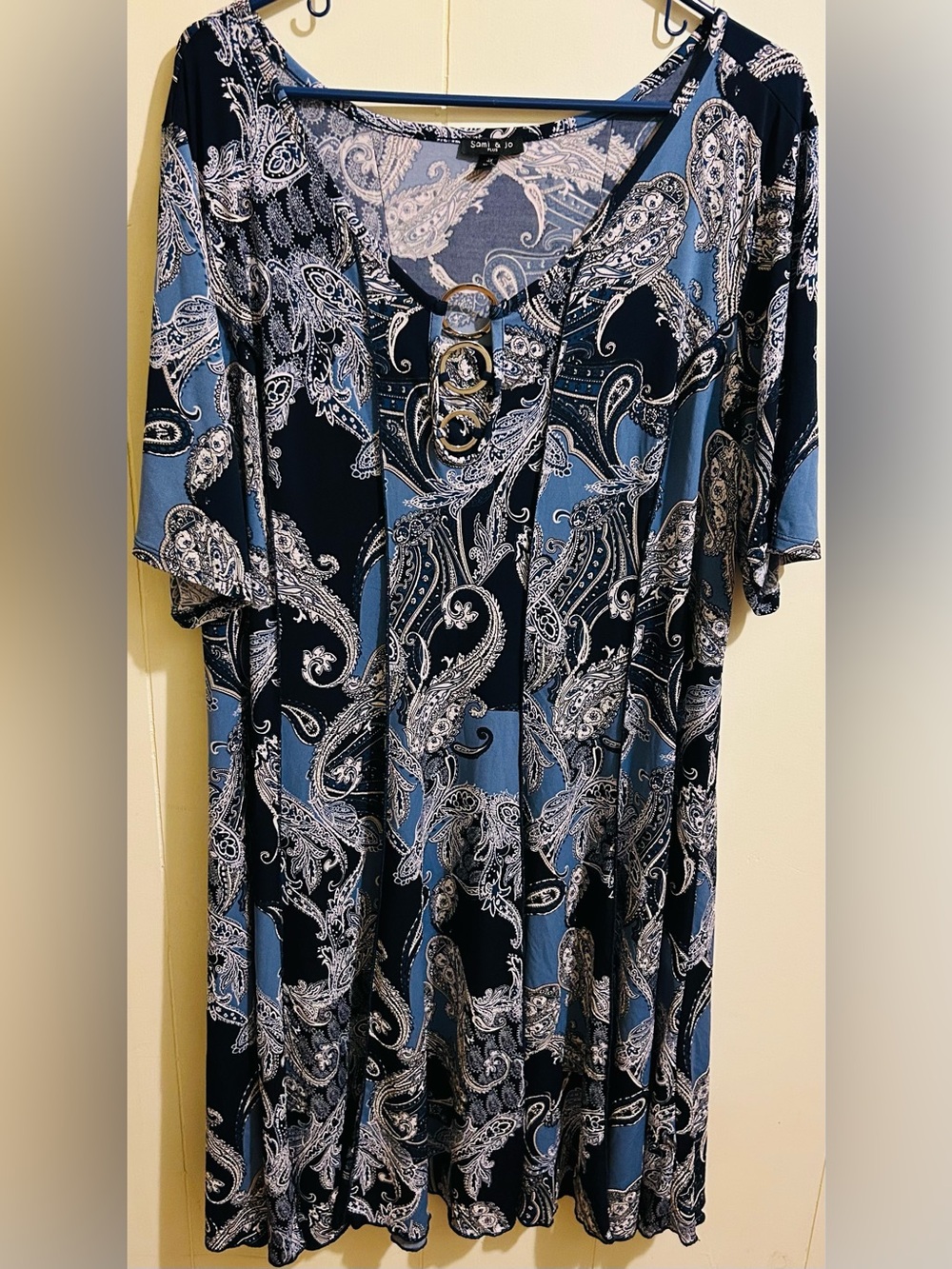 3X Sami & Jo blue & black paisley dress with decorative rings at the v-neck